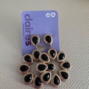 NEW - Claire’s Black and gold Earrings !